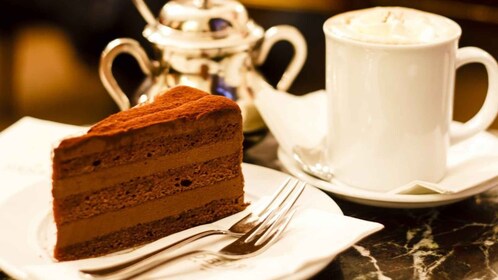 Vienna: 2.5-Hour Viennese Coffee, Cake, and Chocolate Tour