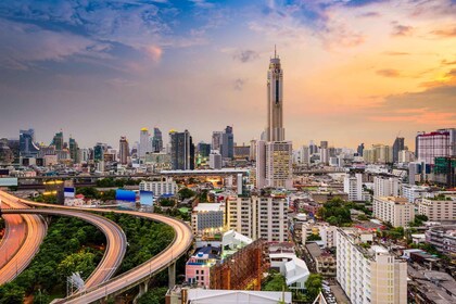 Bangkok Dek Observasi Baiyoke dengan Prasmanan Makan Siang/Makan Malam