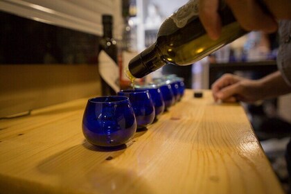 Private Tasting of Olive Oil and Tapas in Granada Market