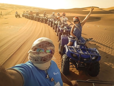 Cena tipo bufé en quad Red Dunes, sandsurf, camellos y comida árabe en Al K...