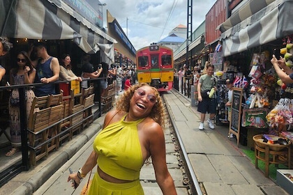 Premium Service Train Market & Floating Market: Private Tour