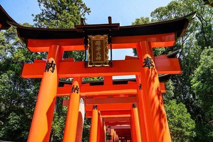 Kyoto: Classic Highlights Tour — Fushimi Inari, Nijo & Kinkaku-ji