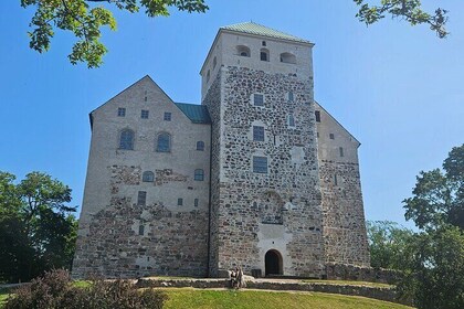 Turku Castle & City: Fully Guided Day Tour from Helsinki
