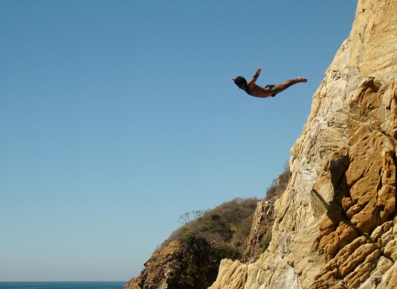 Acapulco: High Cliff Diver Show & Round Trip Transportation