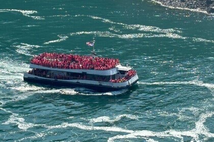 Hornblower Boat and Walking Tour of Niagara Falls