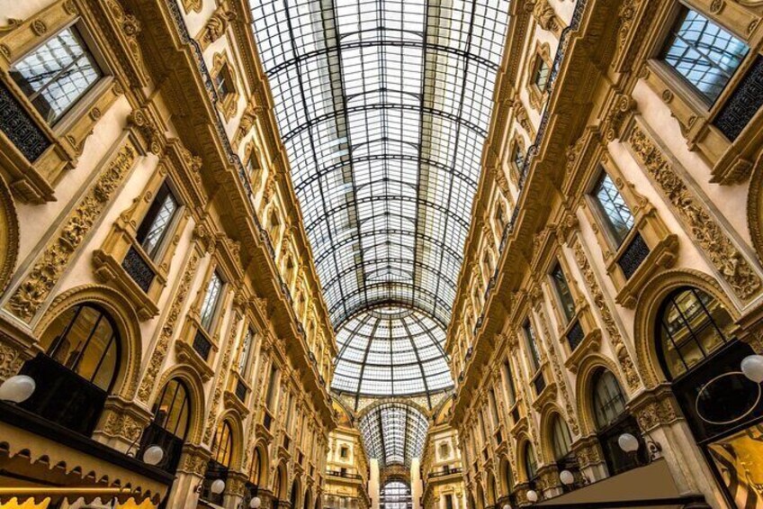 Royal Highlights of Milan: City Exploration Game