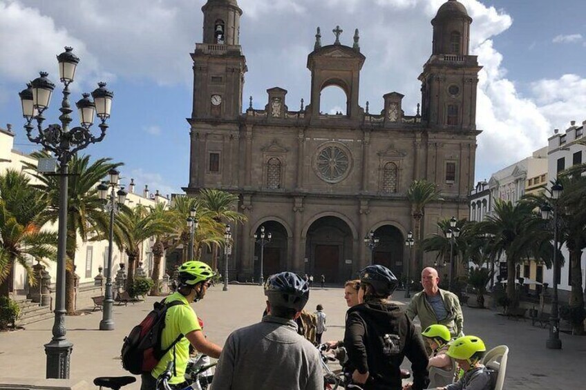 Discover Las Palmas City by Bike in 4 hours