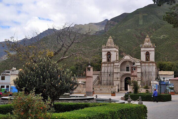 Arequipa 2 day tour to Colca Canyon and Cruz del Cóndor