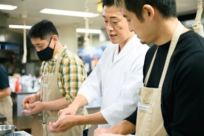 Tokyo Sushi Experience: Make Sushi with Toyosu Market Fish