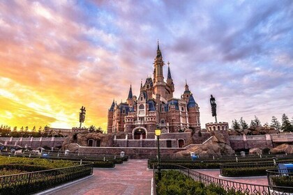 Shanghai Disneyland with Transfers Plus 2-Night Accommodation in 4-Star Hot...