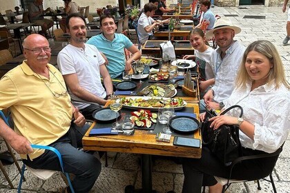 Private Foodie Tour: Wine & Seafood with a Local Chef