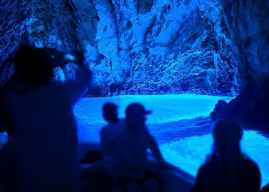 Från Trogir eller Split: Heldagstur till Blå grottan och ön Hvar