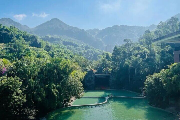 Chongqing Luxury Hot Spring and Massage Luxury Meal Private Tour