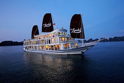 2-Day La Pinta Luxury Cruise along Ha Long Bay – Lan Ha Bay