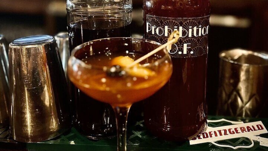 Tipsy History: The Happy Hour Historical Pub Crawl of Annapolis