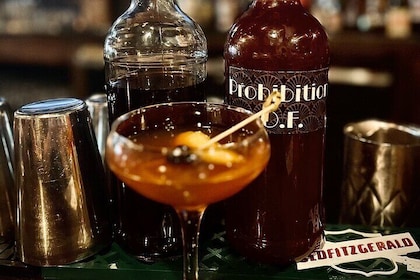 Tipsy History: The Happy Hour Historical Pub Crawl of Annapolis