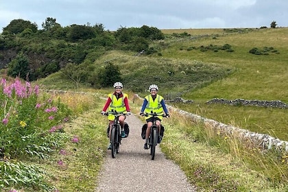 4hr Easier Small Group Peak District eBike Tour