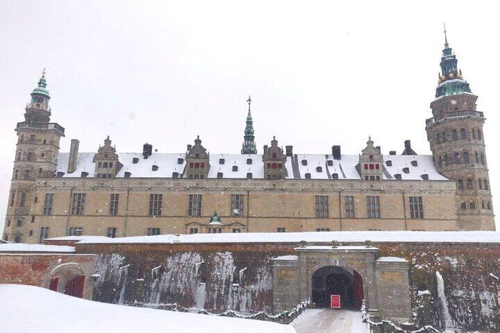 Castle, Palace and Cathedral Full-Day Winter Tour 