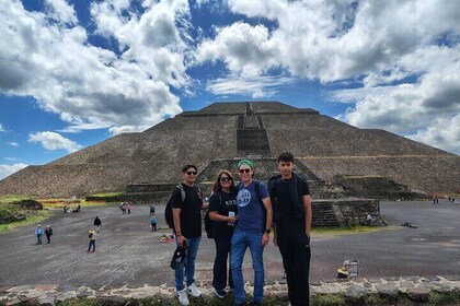 Teotihuacan Pyramids VIP Tour without Commercial Stops