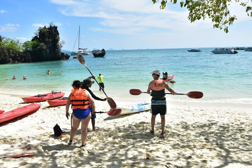 Hong Island Sightseeing Tour with Mr. Baw by Longtail Boat