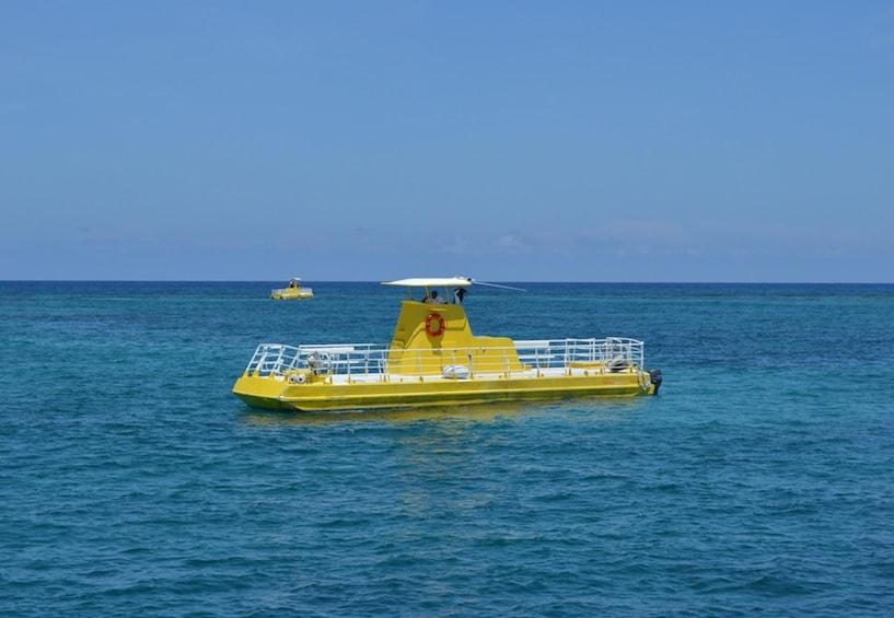 Cancun Hop-on Hop-off City Tour plus Submarine or Bodyboard Experience