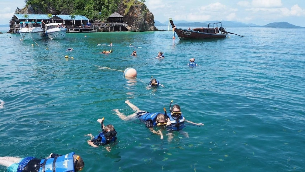 Foto 4 von 10 laden James Bond Island by Premium Speedboat with Snorkeling
