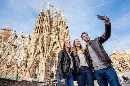 Sagrada Familia private Tour with Official Guide
