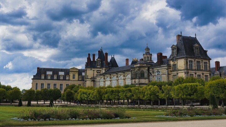Fontainebleau Palace & Town Full-Day Tour from Paris