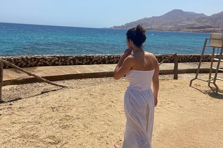 Private Day Trip to El Ain Sohkna with Hotel Access and Lunch
