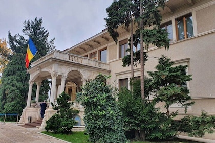 Ceausescu Residence and Dracula's Grave in Bucharest Private Tour