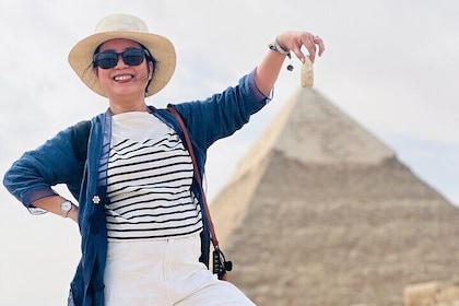 Epic Pyramids of Giza and Sphinx Tour with Egyptologist
