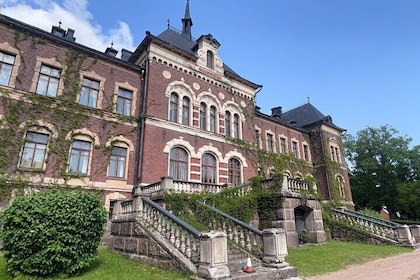 VIP Tour Porvoo and Old Manor by Mercedes V with Private Guide