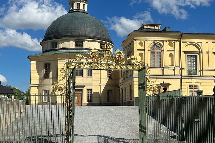 Private Guided Tour Drottningholm Palace by VIP car 
