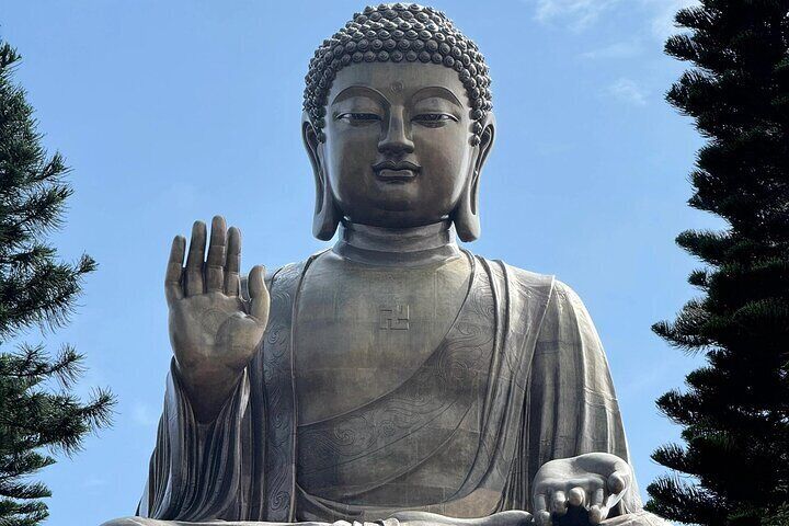 Tian Tan Buddha Statue