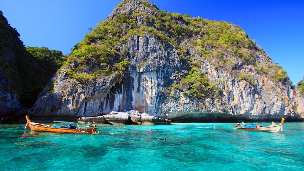 Foto 2 von 9 laden Koh Maiton & Koh Phi Phi by Speedboat with Dolphin Sighting
