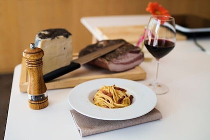 Olbia: cooking class on real pasta carbonara