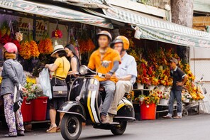 Vespa TourThe glimpse of the Saigon - Sharing tour