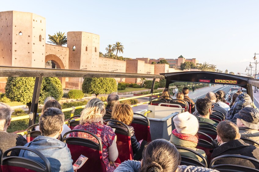 Foto 4 von 9 laden Marrakech City Tour Hop On-Hop Off