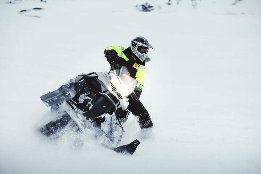 Glacier Rush – Fast pace snowmobile - SnoMo Glacier