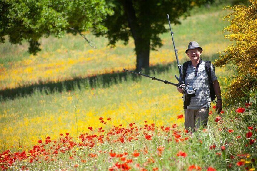 May and June is poppy time and they seem to be redder in Tuscany than anywhere else. We can lend a tripod.