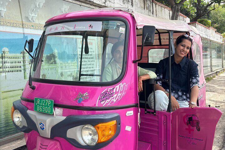 Udaipur Shopping bazaars by Tuk Tuk & shop with an Local guide