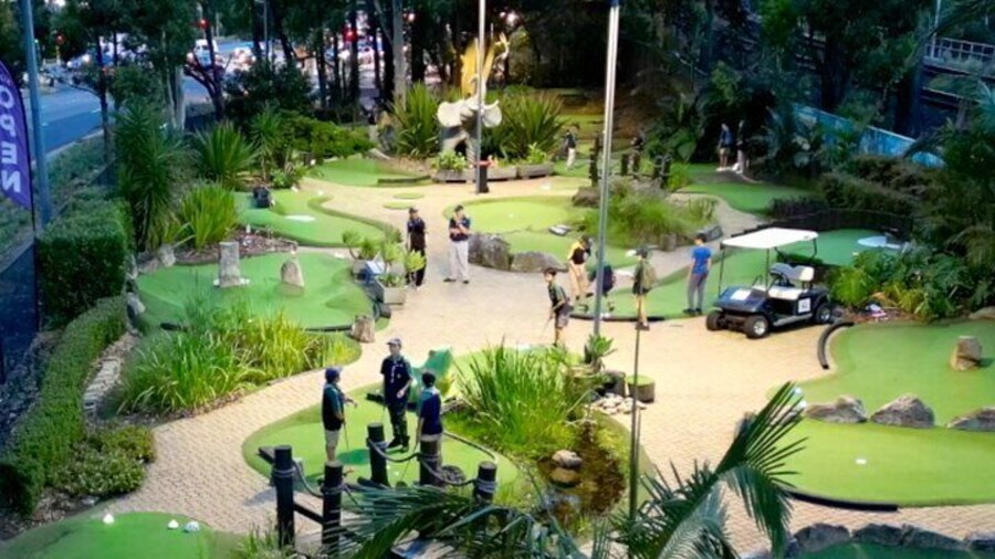 18 Hole Mini Golf Experience in Gordon