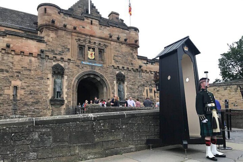 Edinburgh Castle: Skip-the-Line Guided Tour