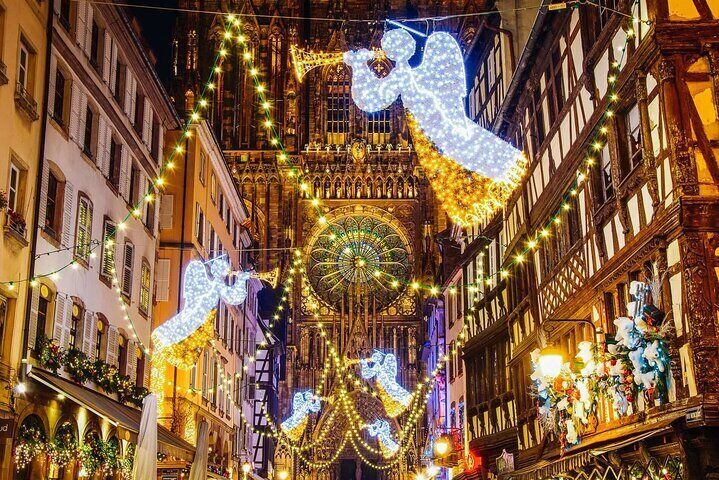 Christmas decorations on the Cathedral of Strasbourg