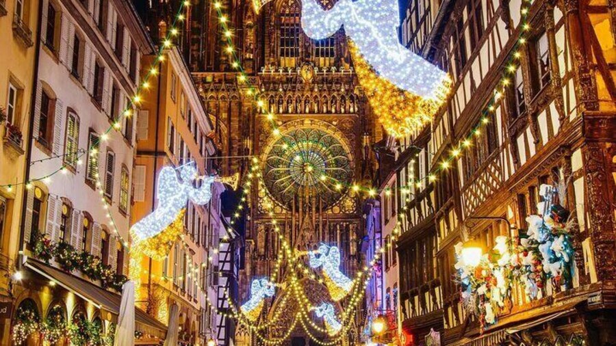 Christmas decorations on the Cathedral of Strasbourg