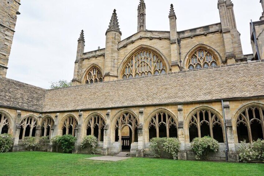 Private Tour at Harry Potter Film Locations Led By University Alumni