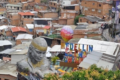 Comuna 13 Graffiti and Culture Tour with Metro Cable