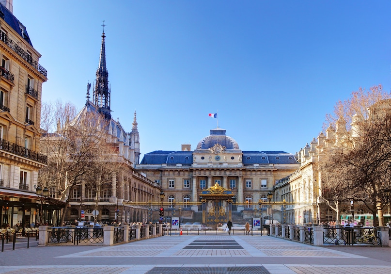 Île de la Cité and Notre Dame Walking Tour With Crypt