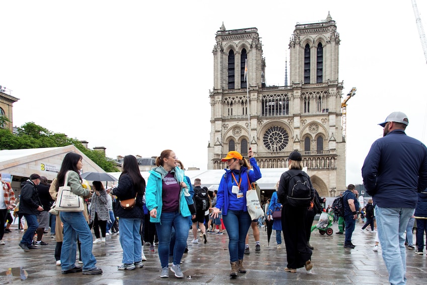 Notre Dame Outdoor Walking Tour with Crypt Entry