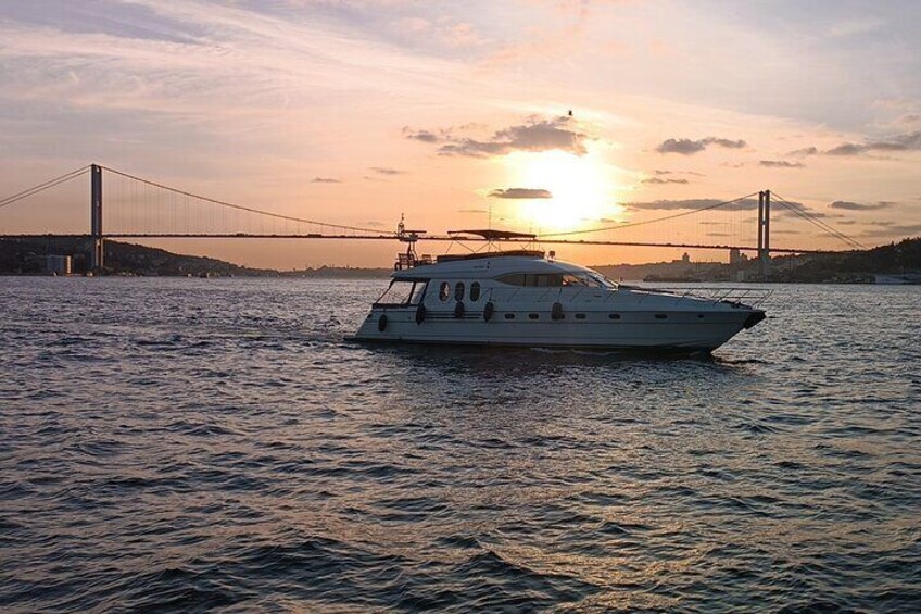 Private Luxury Yacht Cruise on Bosphorus Istanbul